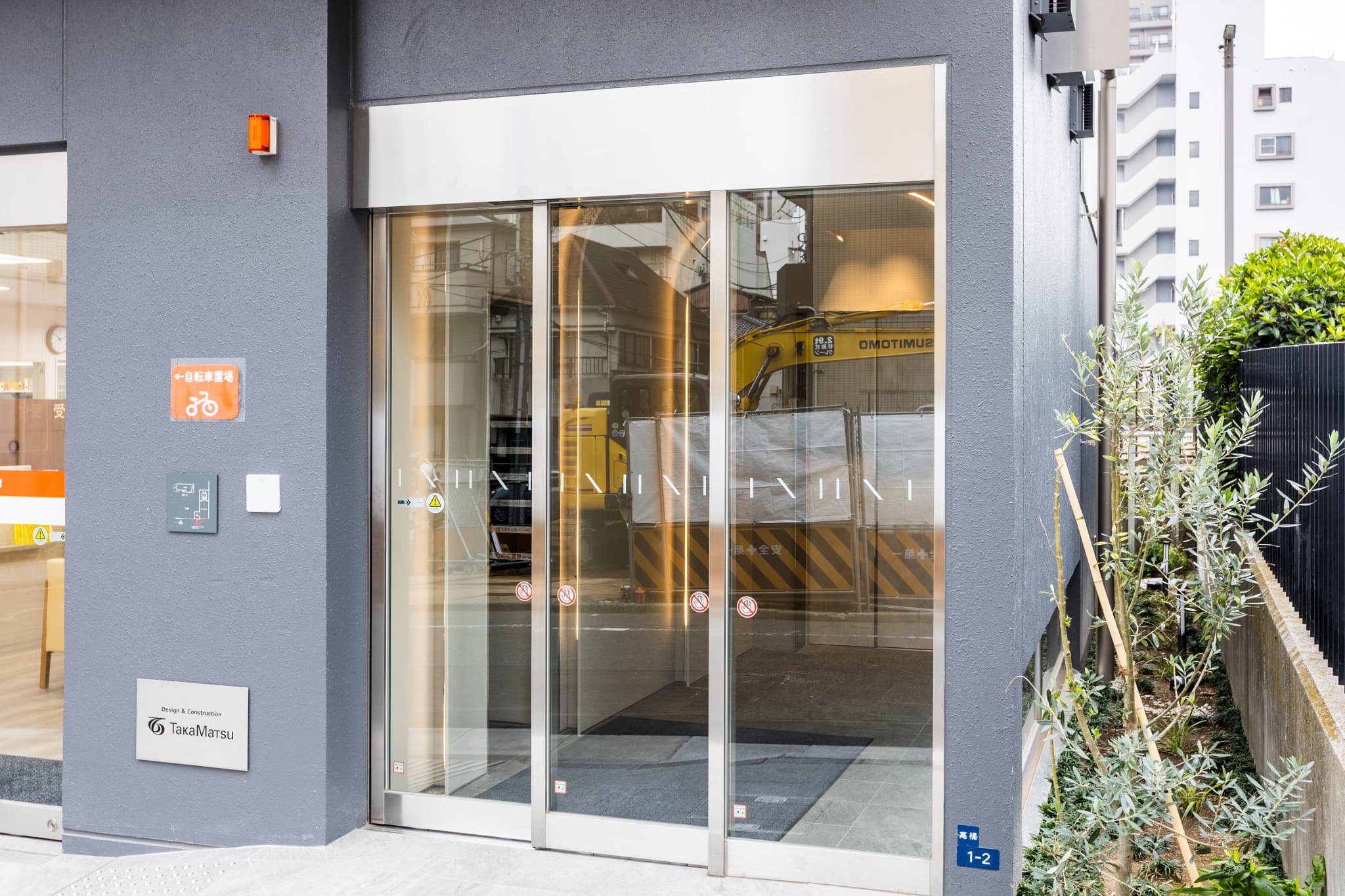 入口（クリニックは5階）